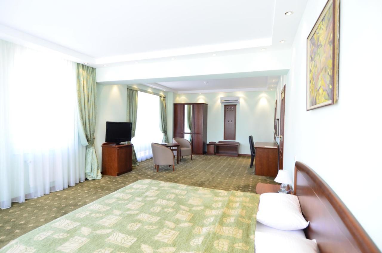 Platinum Hotel Kisinyov Kültér fotó