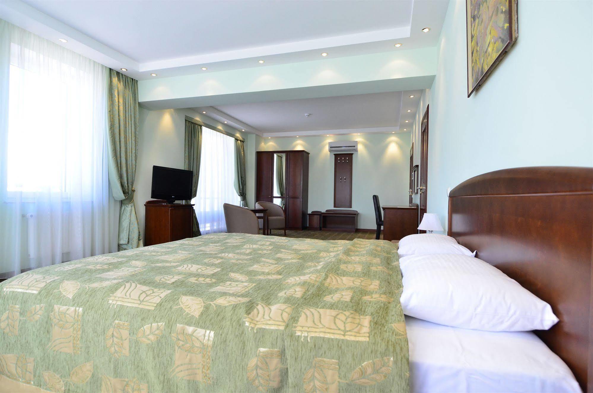 Platinum Hotel Kisinyov Kültér fotó