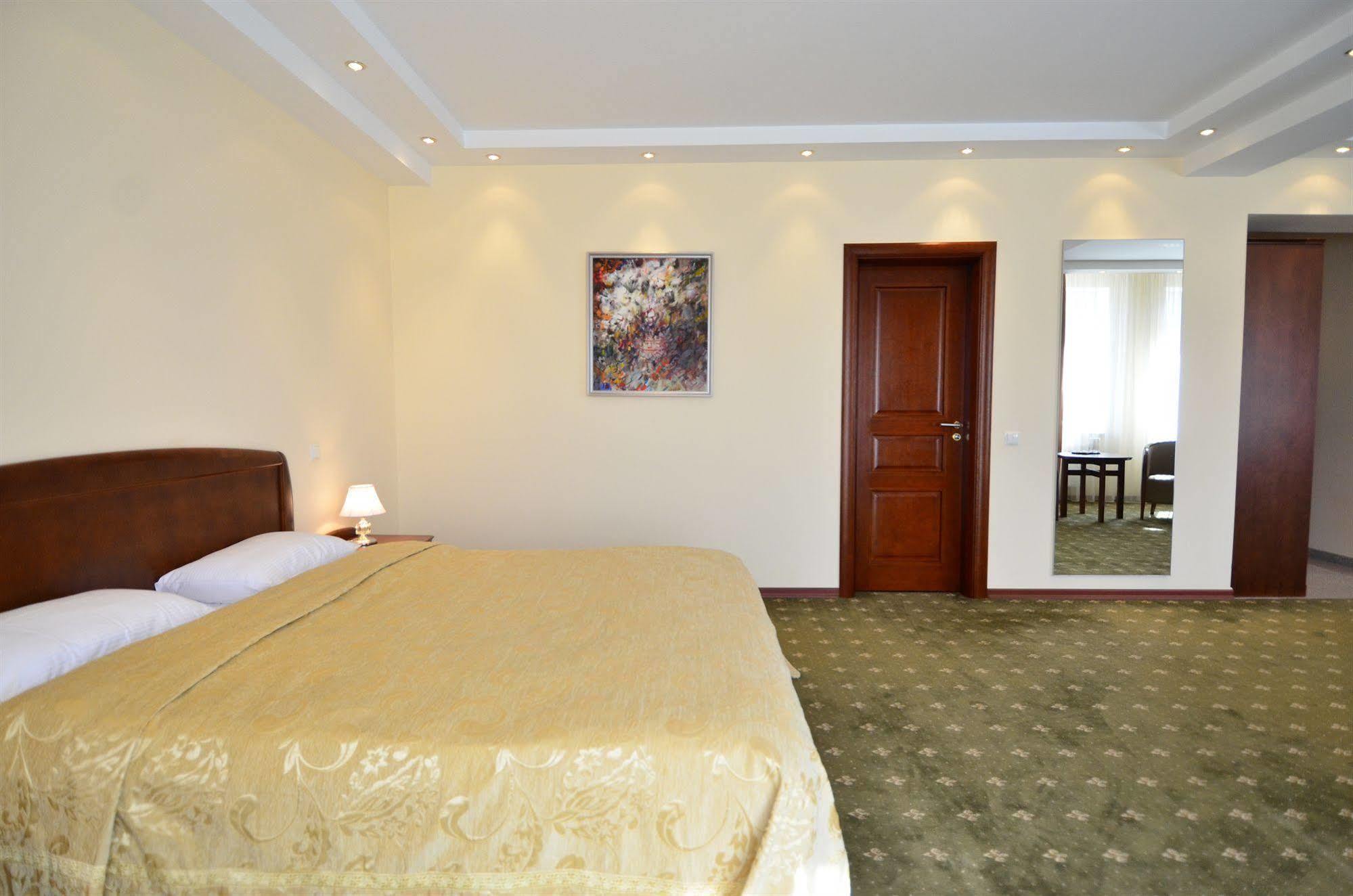 Platinum Hotel Kisinyov Kültér fotó