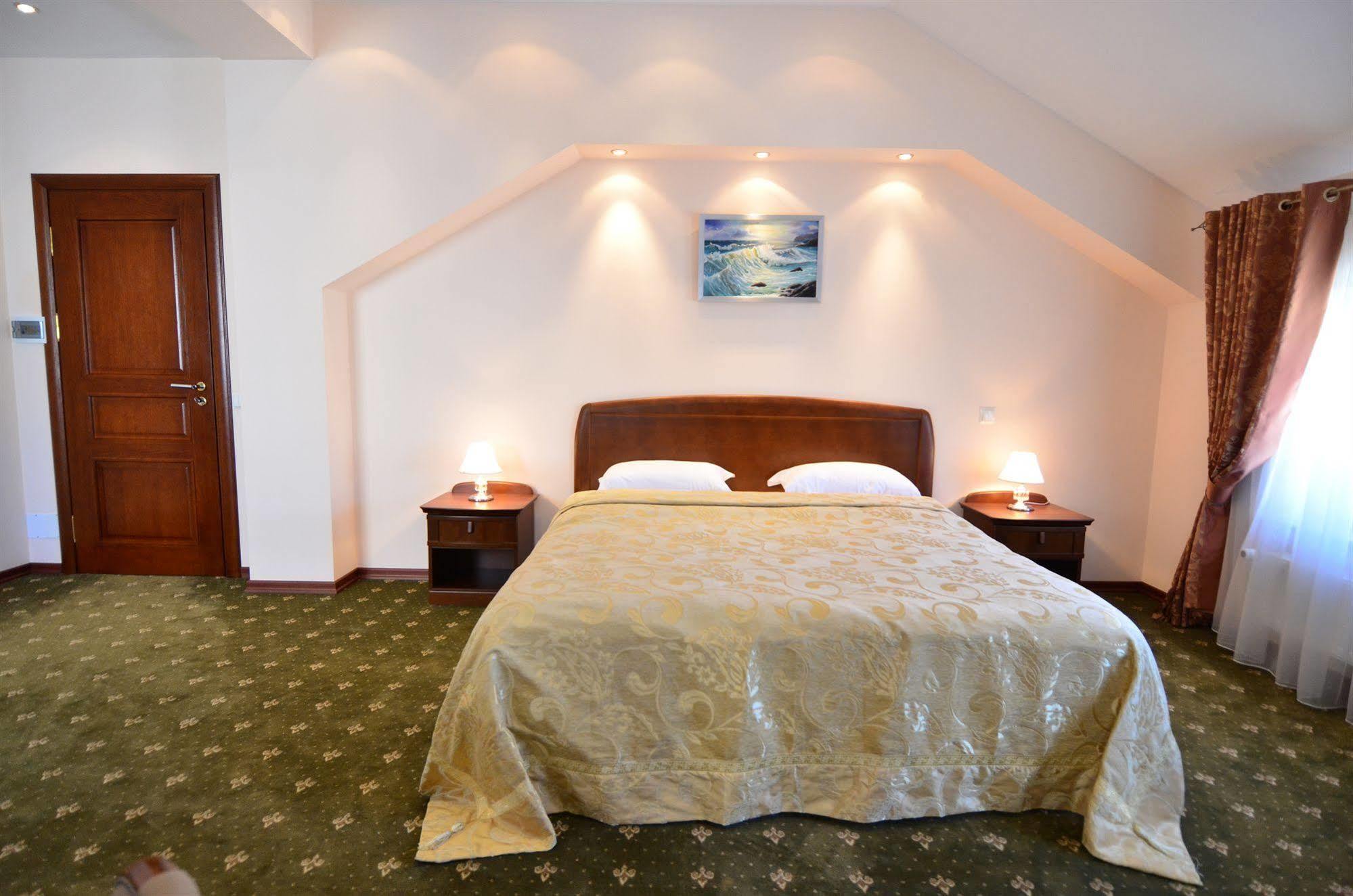 Platinum Hotel Kisinyov Kültér fotó