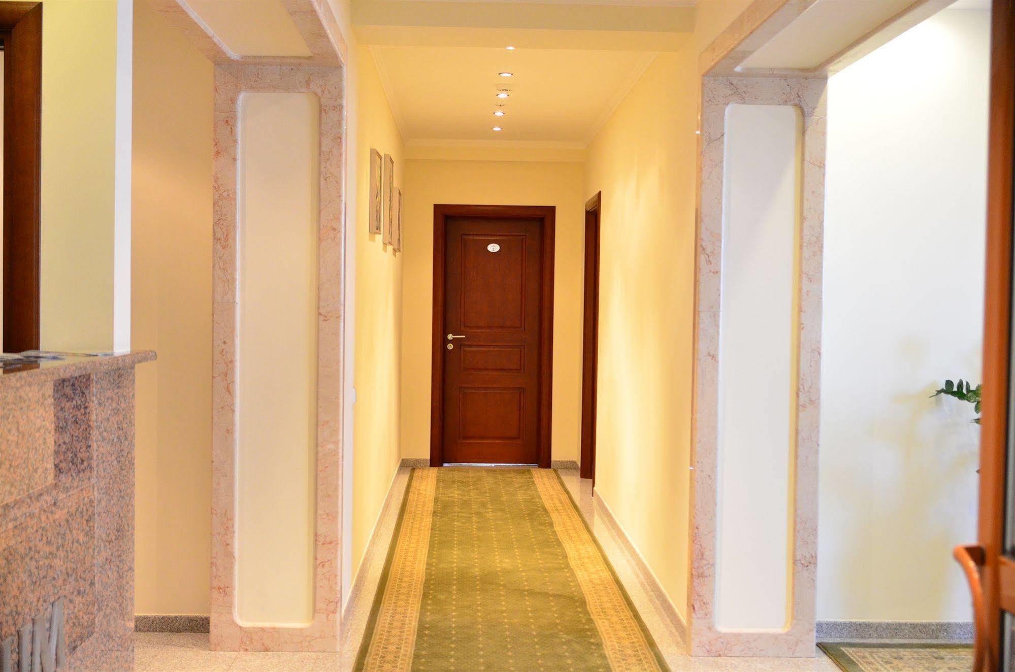 Platinum Hotel Kisinyov Kültér fotó